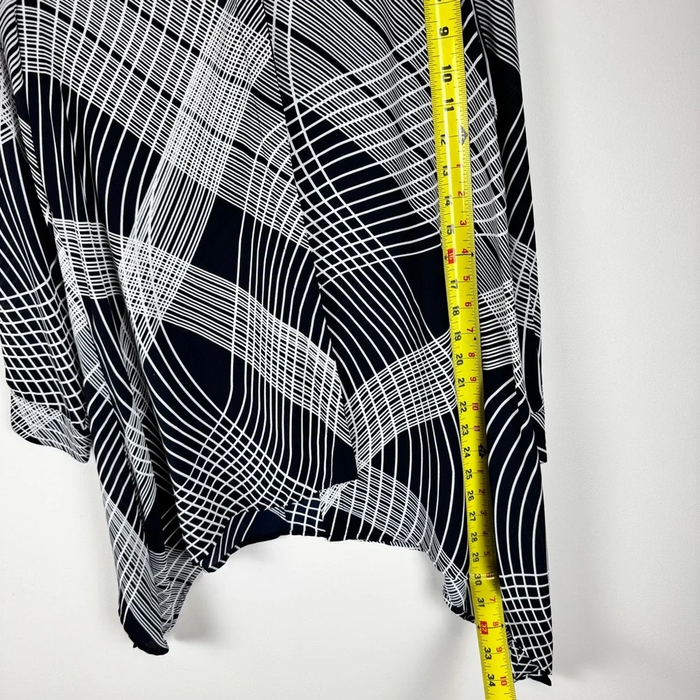 Carmen Marc Valvo Navy and White Button Down Abstract Blouse Uneven Hem ~ Small - Picture 10 of 11